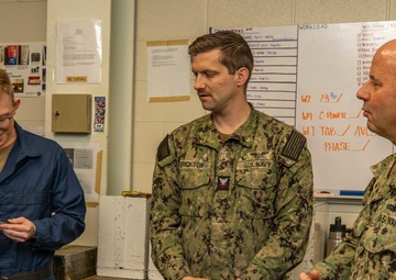 USFFC VADM Kilby Visits Dragonslayers