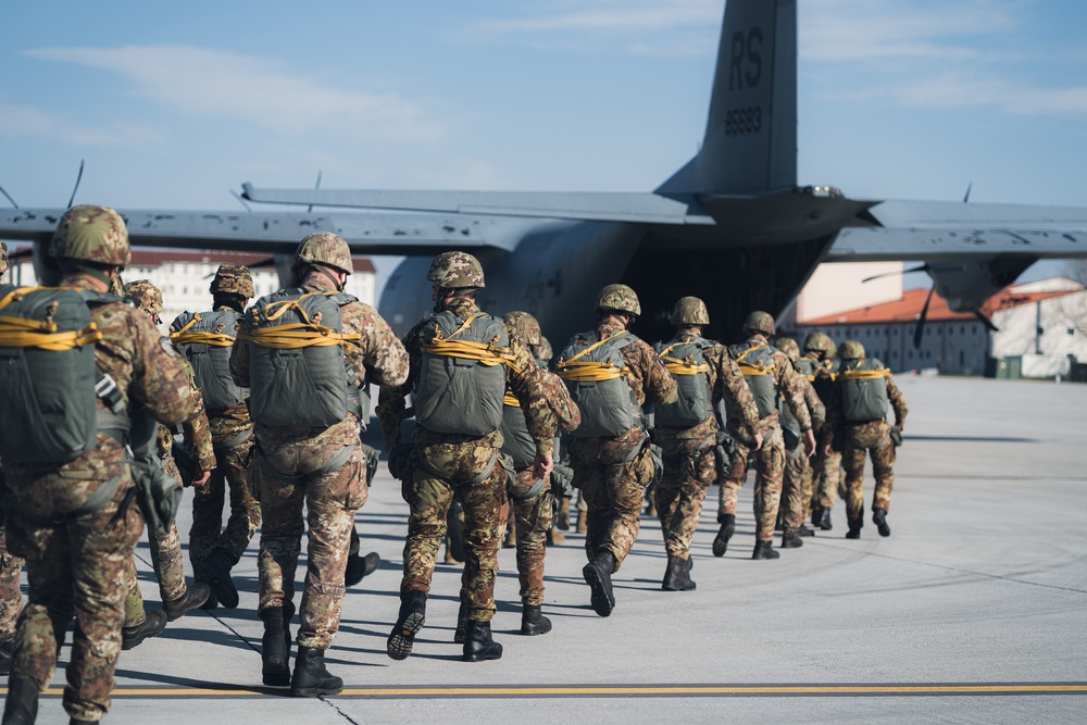 173rd Airborne Brigade and Italian Folgore Parachutist Brigade Conduct Airborne Operations