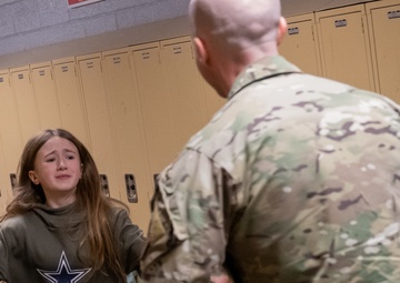Racer surprises daughter upon return from deployment