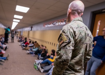 Racer surprises daughter upon return from deployment