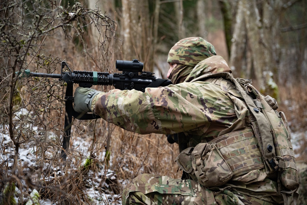 2nd Cavalry Regiment Soldier Provides Security