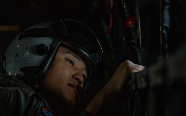 VRM 30 conducts a mid-flight refueling