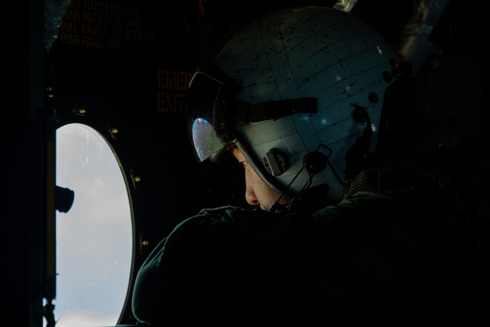 VRM 30 conducts a mid-flight refueling