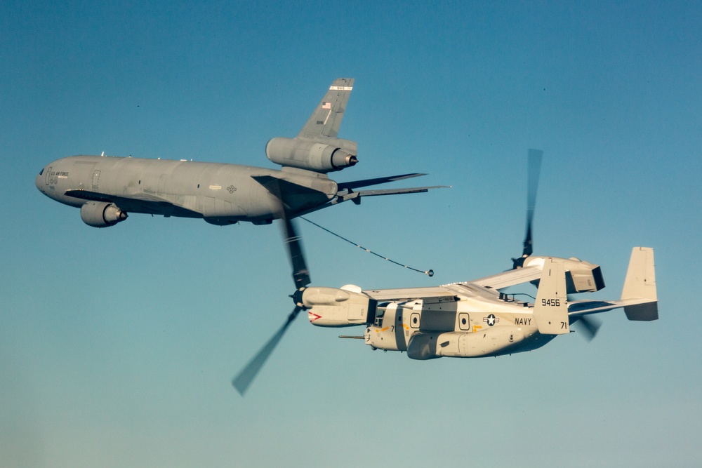 VRM 30 conducts a mid-flight refueling