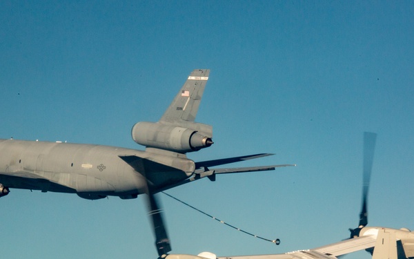 VRM 30 conducts a mid-flight refueling
