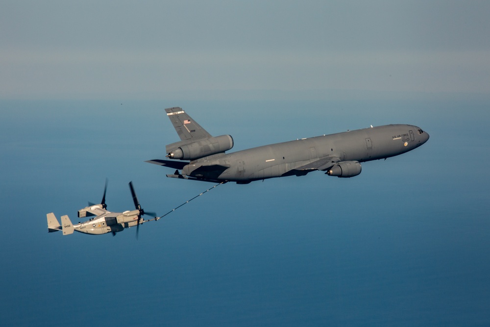 VRM 30 conducts a mid-flight refueling