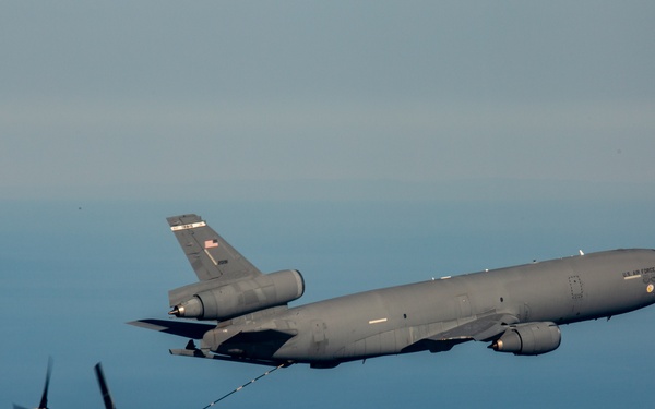 VRM 30 conducts a mid-flight refueling