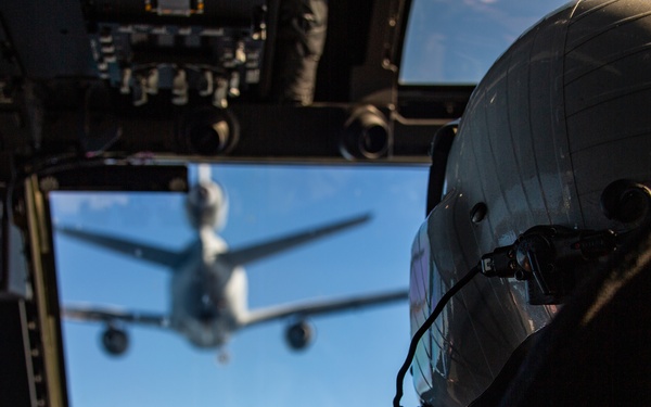 VRM 30 conducts a mid-flight refueling