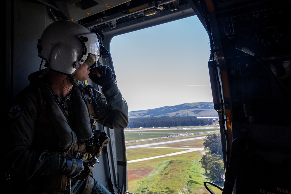 VRM 30 conducts a mid-flight refueling