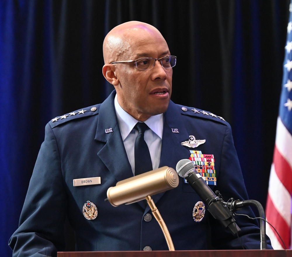 Chief of Staff of the Air Force Gen. CQ Brown, Jr. presents Leadership Award