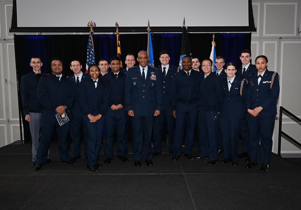 Chief of Staff of the Air Force Gen. CQ Brown, Jr. presents Leadership Award
