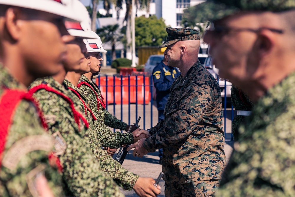 Commander of MFS and MFR Visit Colombian Naval Base, Cartagena