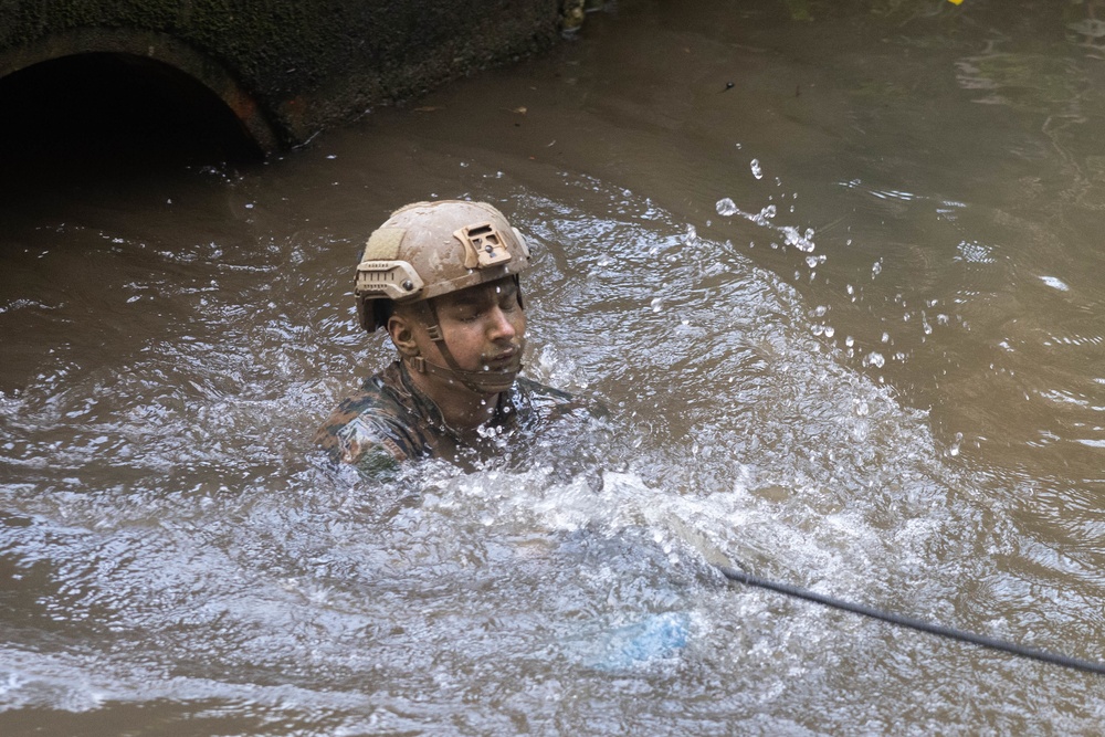 Division Squad Competition: Endurance Course