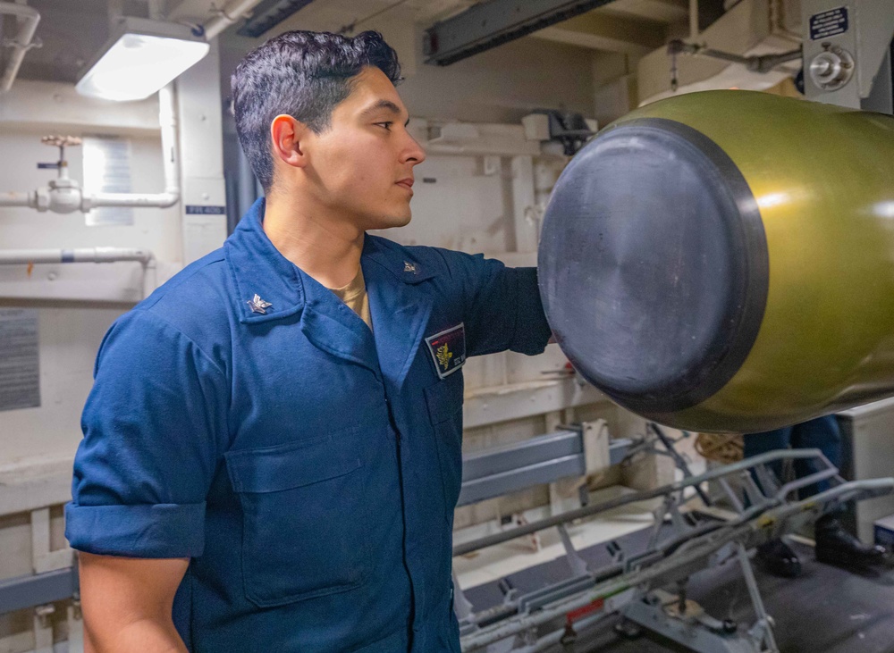 USS Shiloh (CG 67) Mark 46 Torpedo Movement