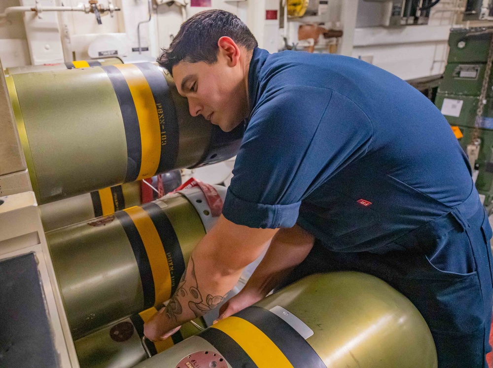 USS Shiloh (CG 67) Mark 46 Torpedo Movement
