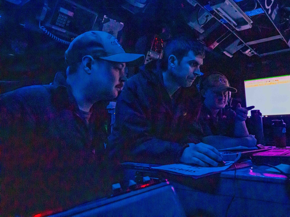 USS Shiloh (CG 67) Missile Firing Combat Information Center