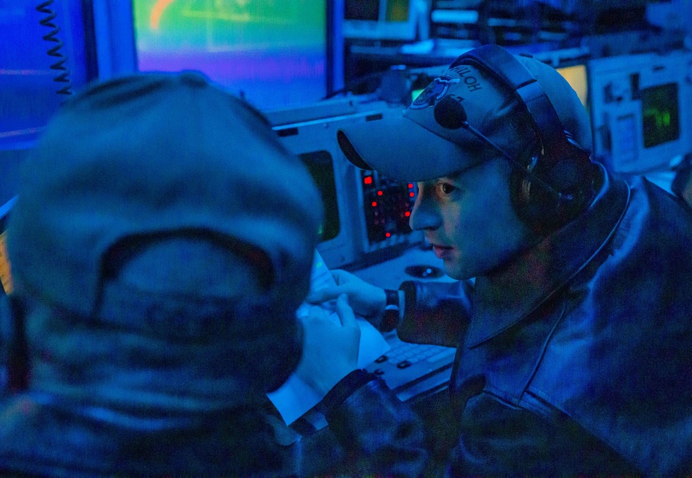 USS Shiloh (CG 67) Missile Firing Combat Information Center