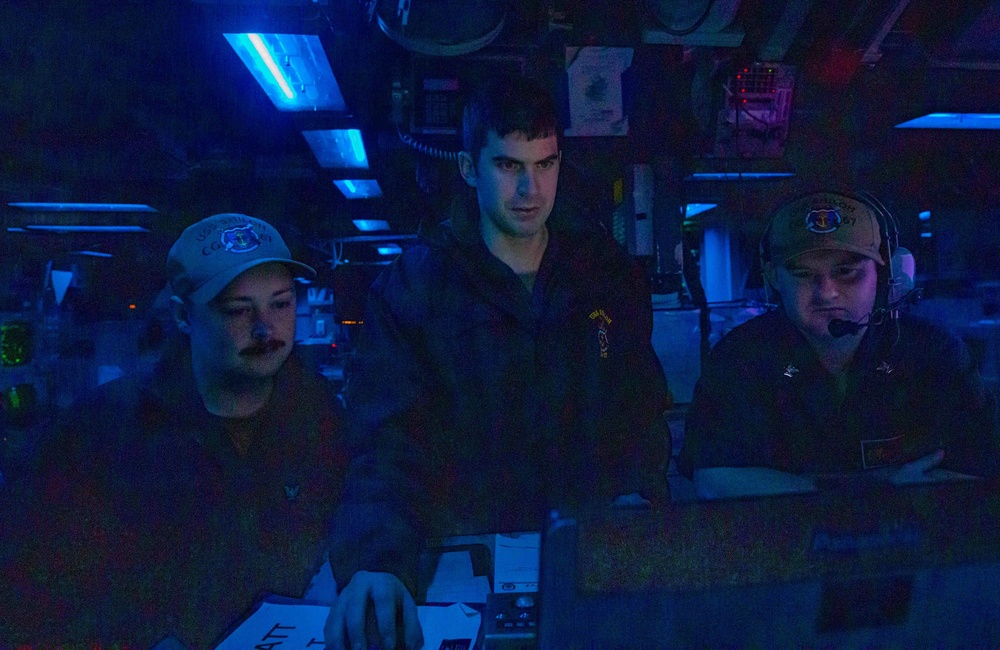 USS Shiloh (CG 67) Missile Firing Combat Information Center