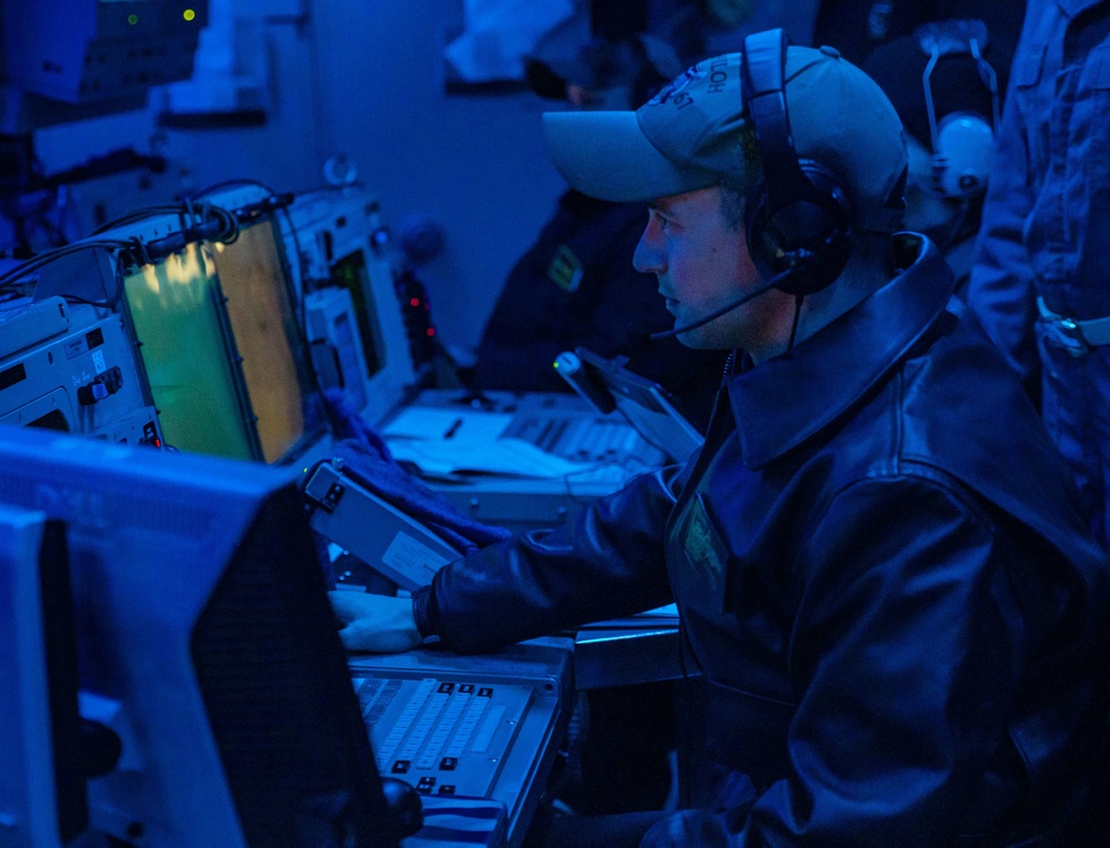 USS Shiloh (CG 67) Missile Firing Combat Information Center