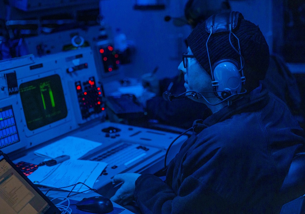 USS Shiloh (CG 67) Missile Firing Combat Information Center