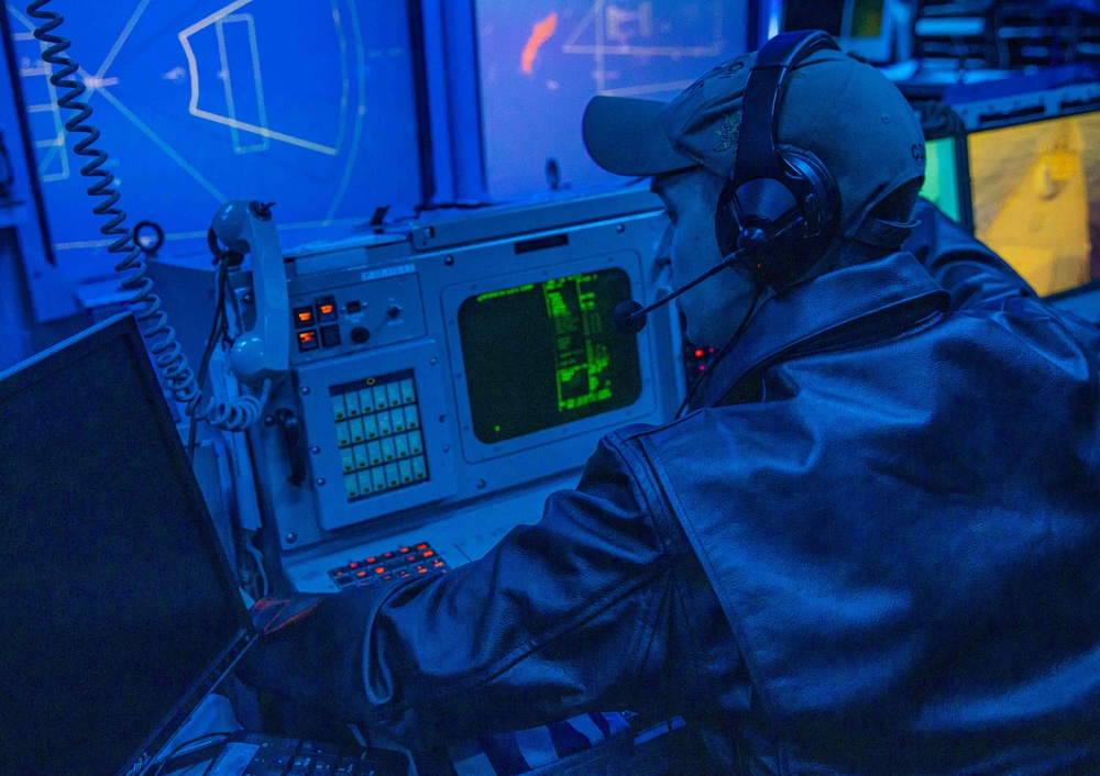 USS Shiloh (CG 67) Missile Firing Combat Information Center