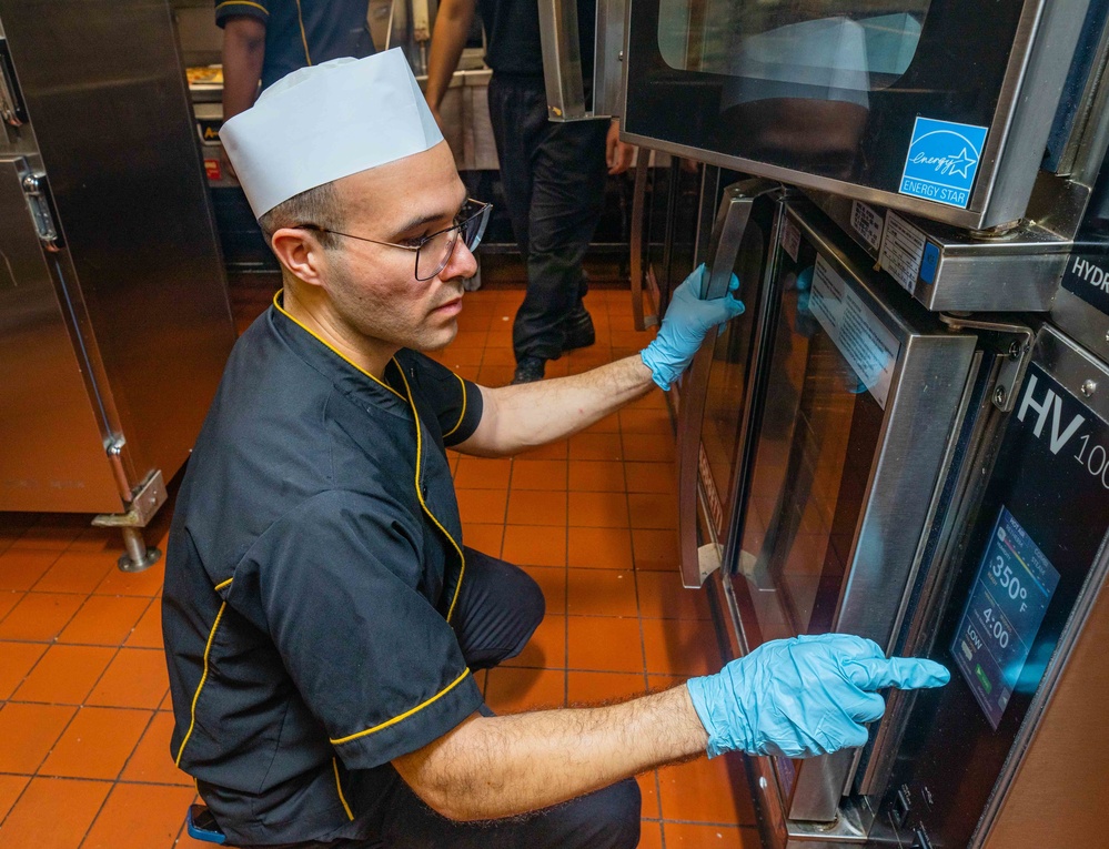 USS Shiloh (CG 67) Meal Preparation