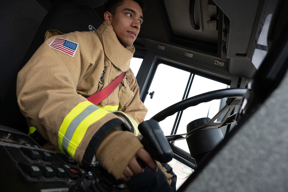 407th EOSS Weather Airmen Inspect Equipment