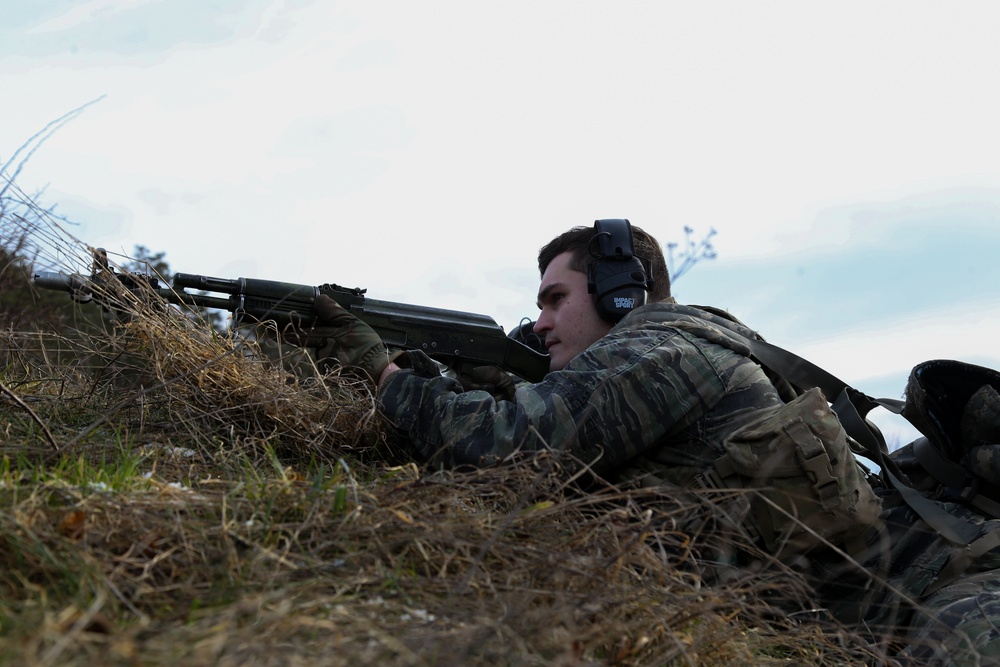 1-4 IN Preparing an Ambush