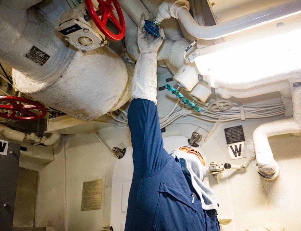 USS Benfold conducts underway operations