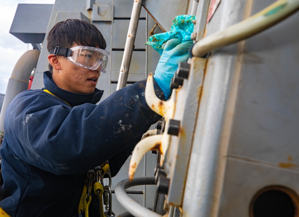 USS Benfold conducts underway operations