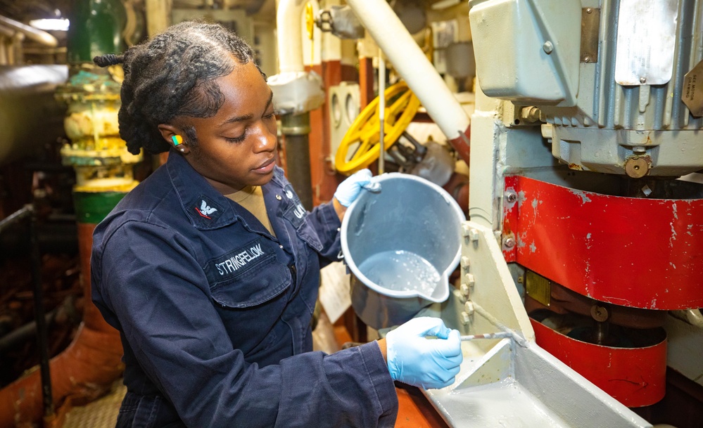 USS Benfold conducts underway operations