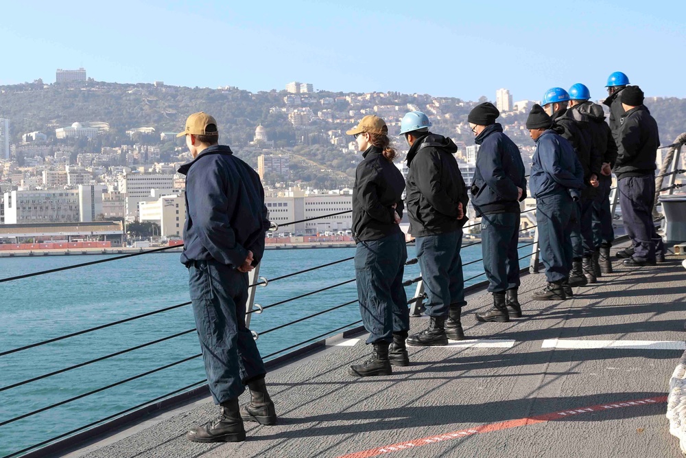 USS Truxtun Pulls into Haifa