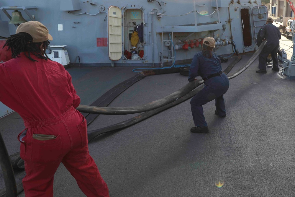 USS Truxtun Departs Haifa