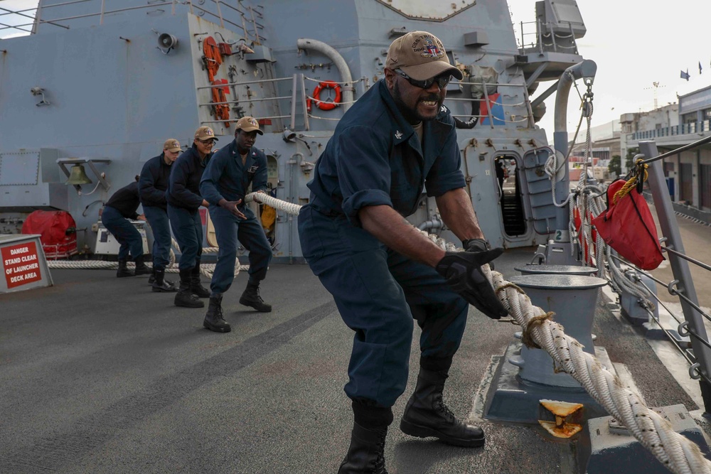 USS Truxtun Departs Haifa