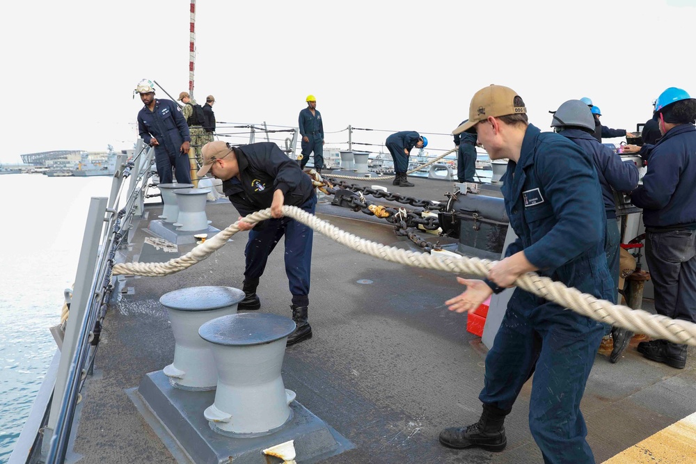 USS Truxtun Departs Haifa