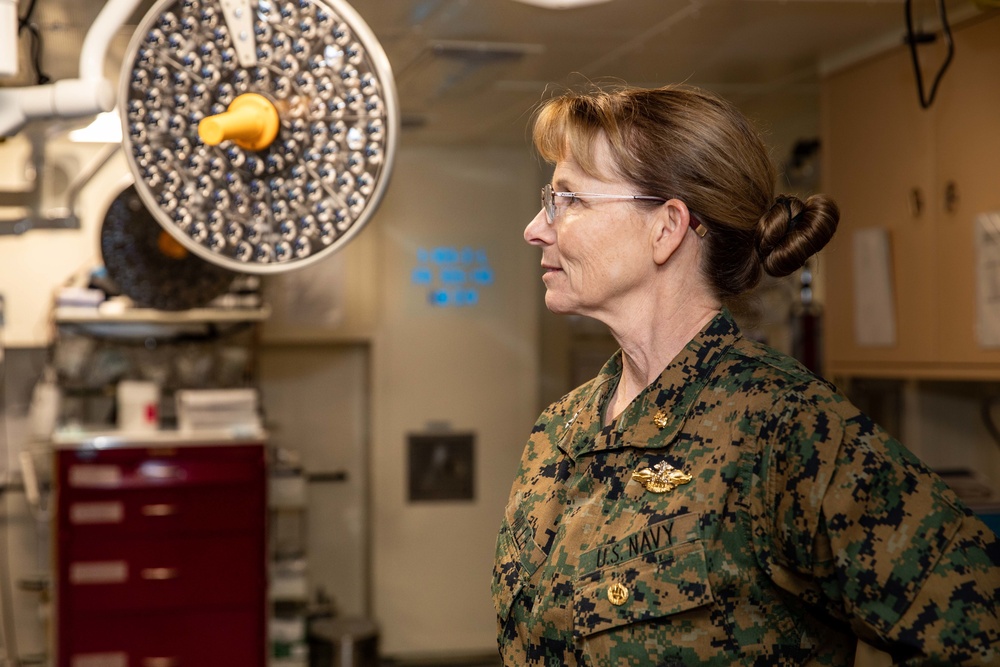 Command Surgeon USINDOPACOM visits USS Arlington