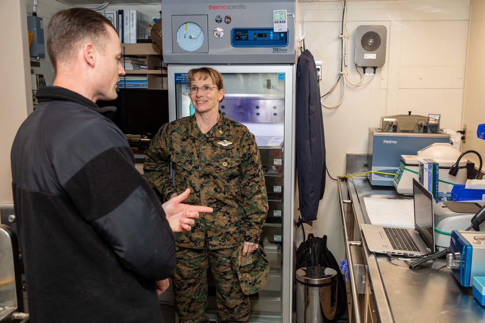 Command Surgeon USINDOPACOM visits USS Arlington