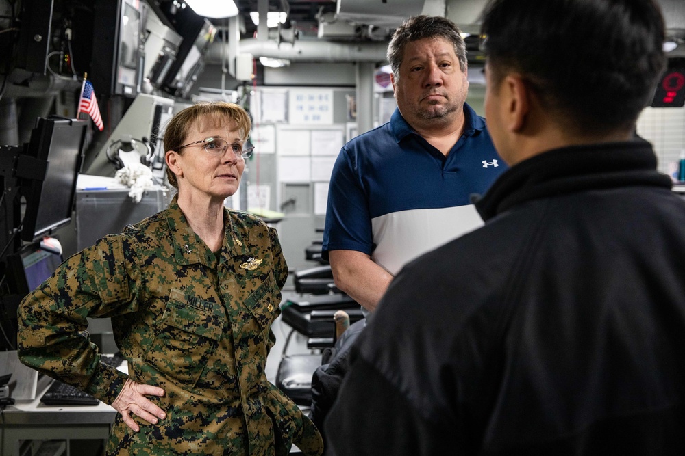 Command Surgeon USINDOPACOM visits USS Arlington