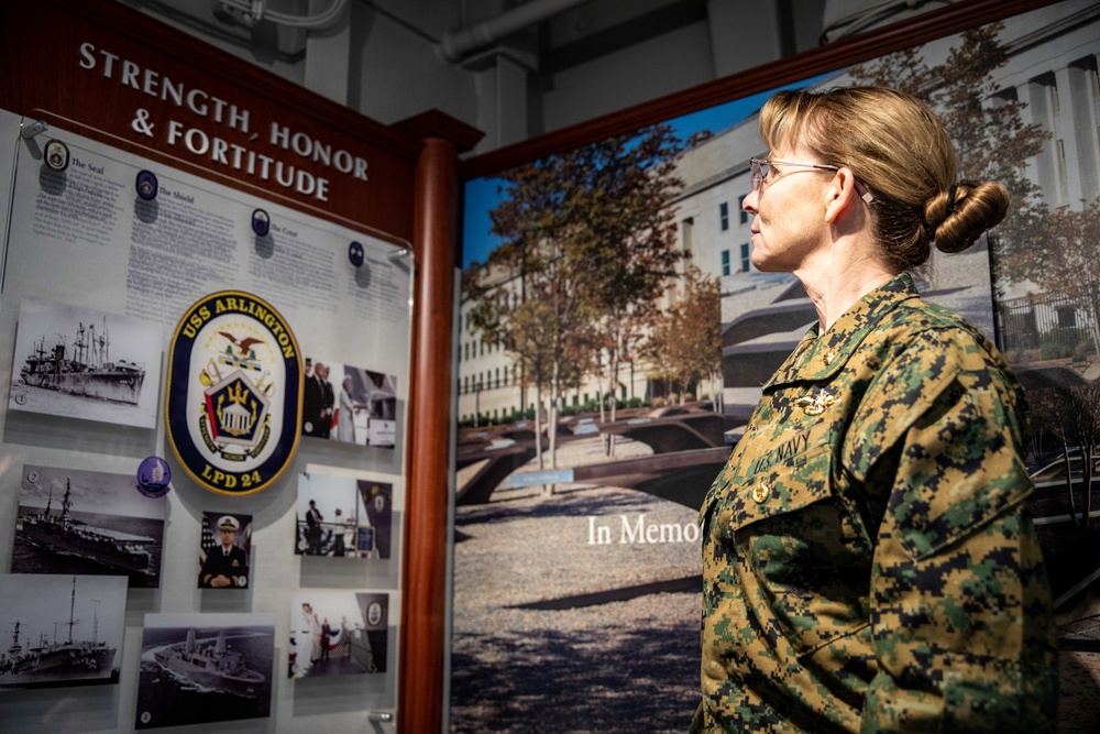 Command Surgeon USINDOPACOM visits USS Arlington