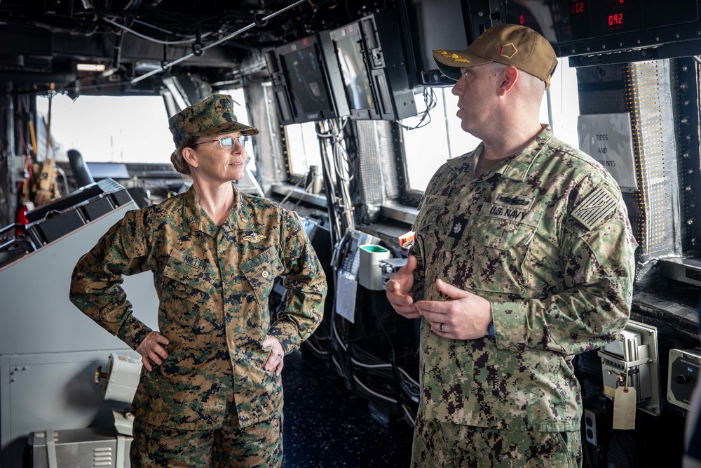 Command Surgeon USINDOPACOM visits USS Arlington