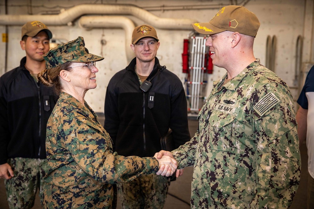 Command Surgeon USINDOPACOM visits USS Arlington