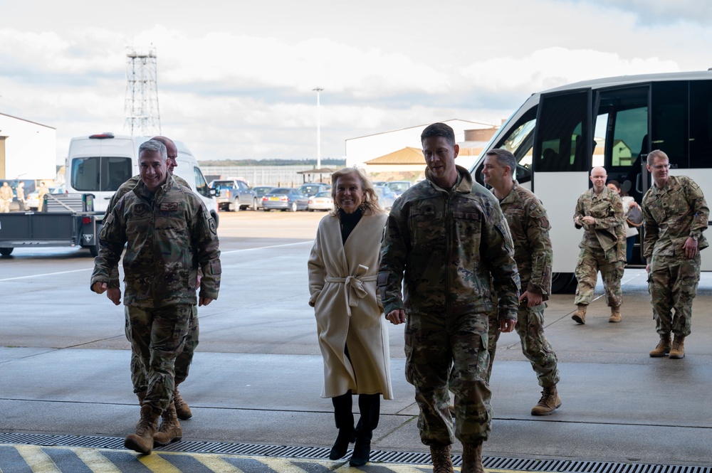 DVIDS Images U S Ambassador To The United Kingdom Visits RAF   1000w Q95 