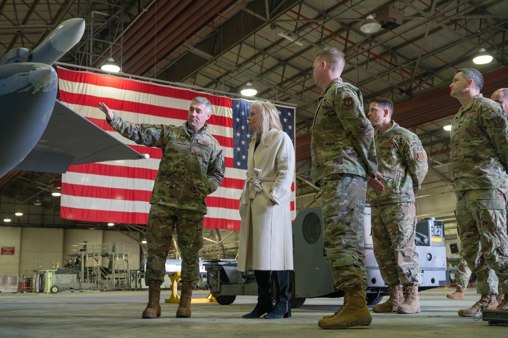 U.S. Ambassador to the United Kingdom visits RAF Lakenheath