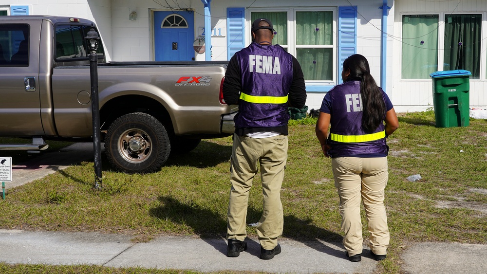 DVIDS Images FEMA Disaster Survivor Assistance Team Door to Door