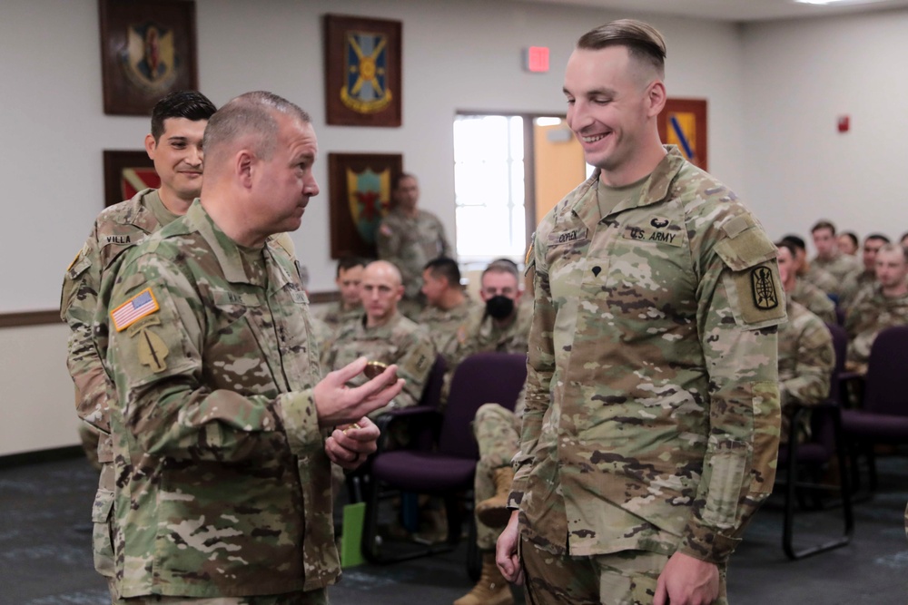 MG HALE SPEAKS TO INTELL SOLDIERS