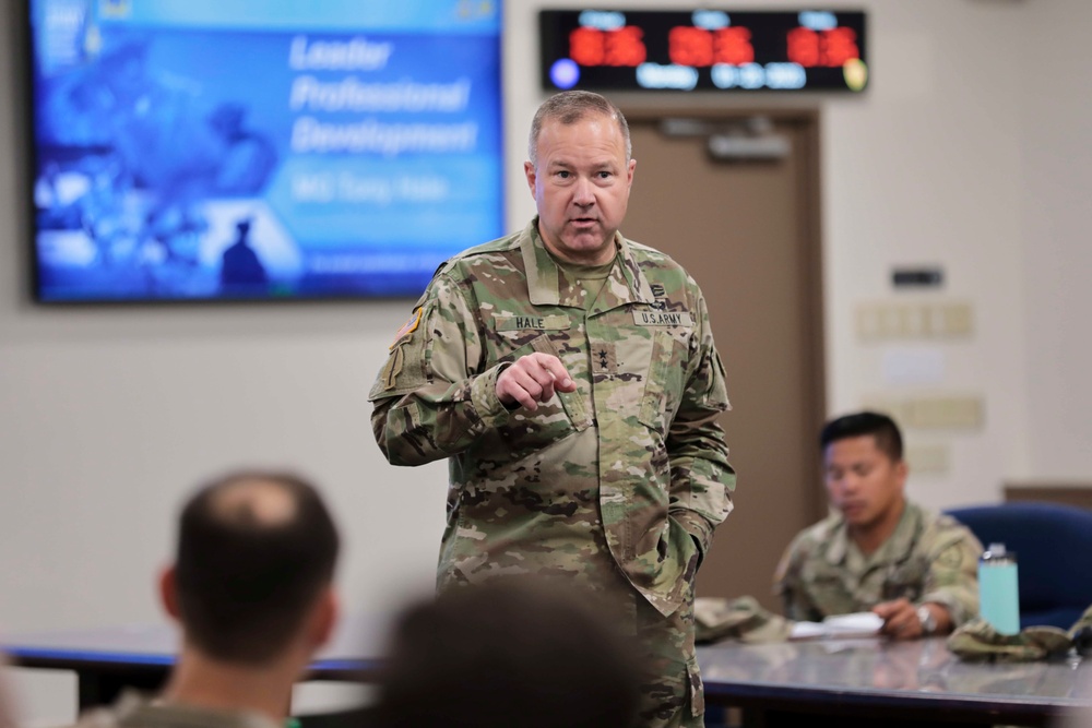 MG HALE SPEAKS TO INTELL LEADERS