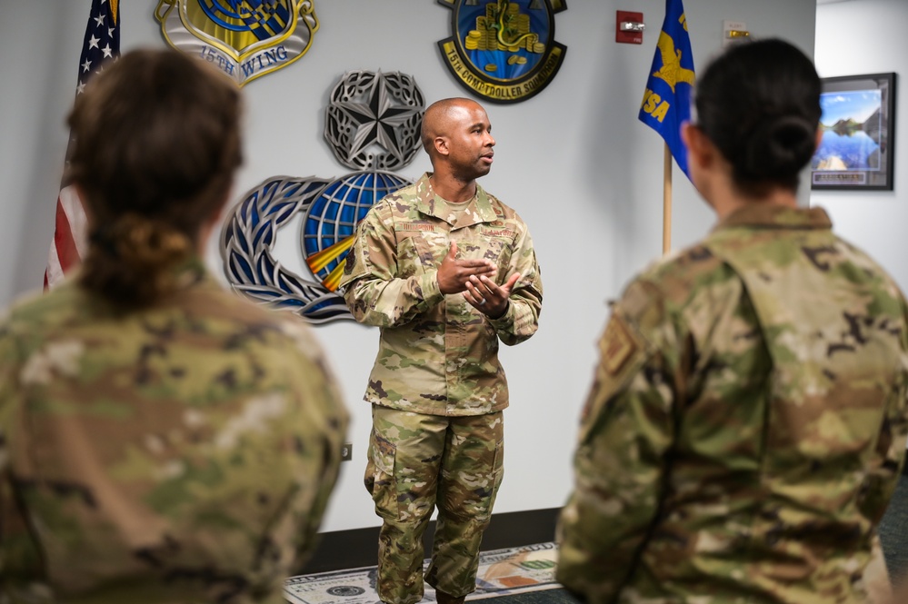 New command chief immerses with 15th Wing Airmen