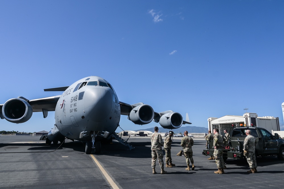 New command chief immerses with 15th Wing Airmen