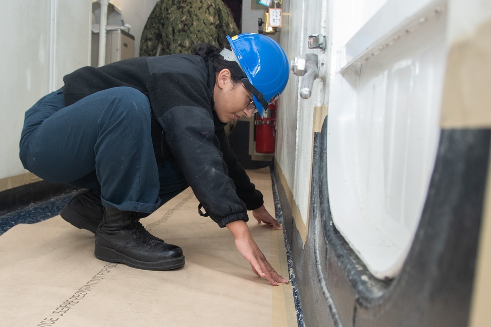 USS Ronald Reagan (CVN 76) Sailors perform preparation for painting