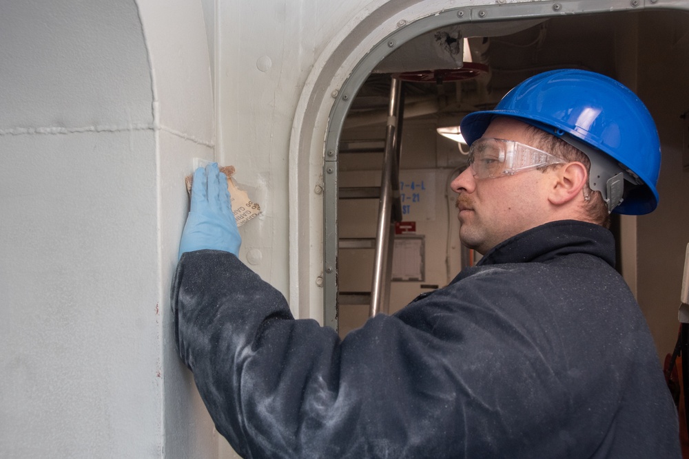 USS Ronald Reagan (CVN 76) Sailors perform preparation for painting